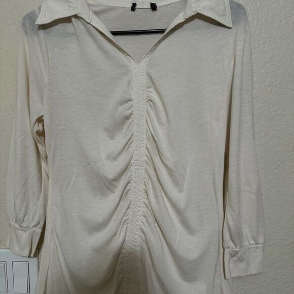 ❄️ LADIES TOP SIZE MED- OFF WHITE - Picture 2 of 3